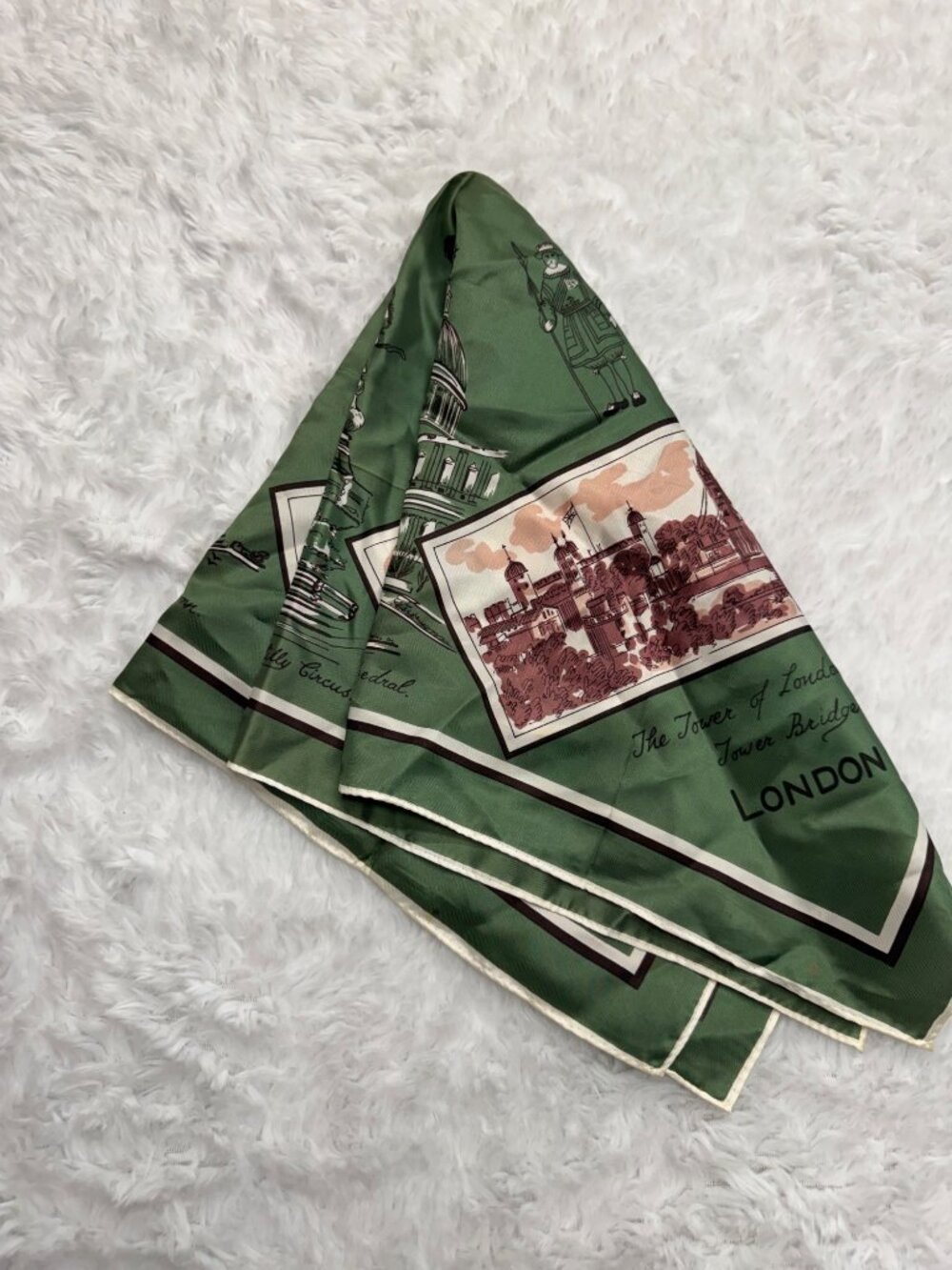 Vintage London Scarf Green Selfridges Tourist Landmark Made in Japan Satin Aceta - Picture 4 of 12